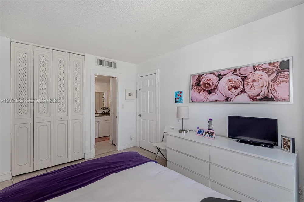 3475 Country Club Dr #807 Aventura, FL 33180