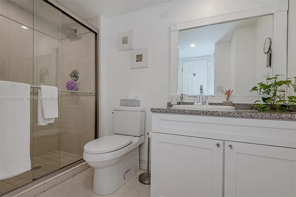 3475 Country Club Dr #807 Aventura, FL 33180
