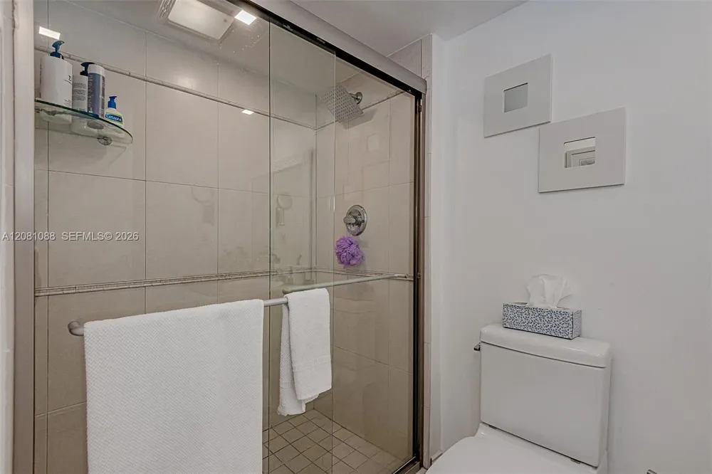 3475 Country Club Dr #807 Aventura, FL 33180