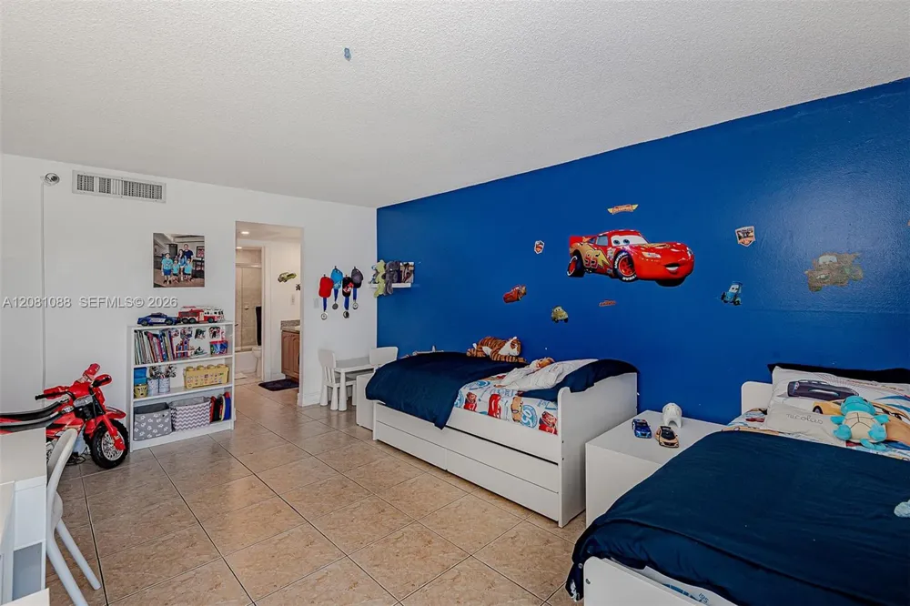 3475 Country Club Dr #807 Aventura, FL 33180