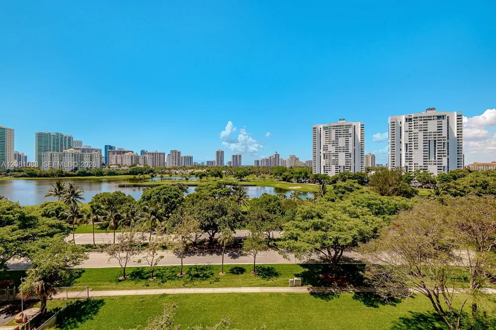 3475 Country Club Dr #807 Aventura, FL 33180
