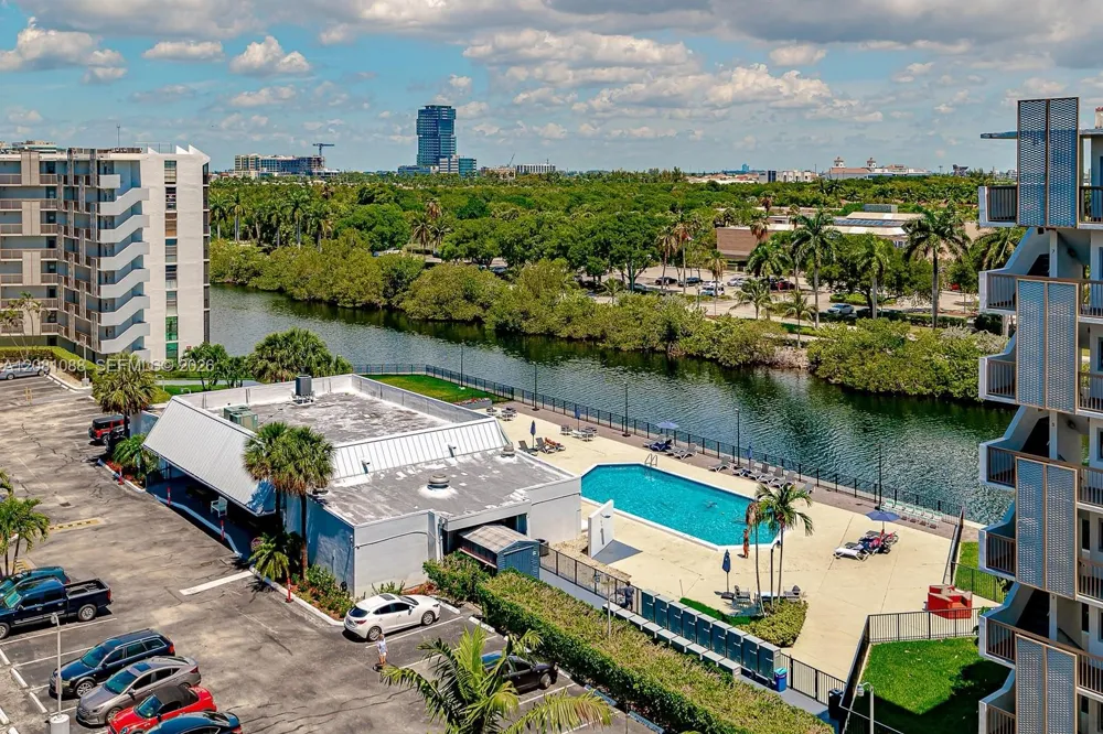 3475 Country Club Dr #807 Aventura, FL 33180