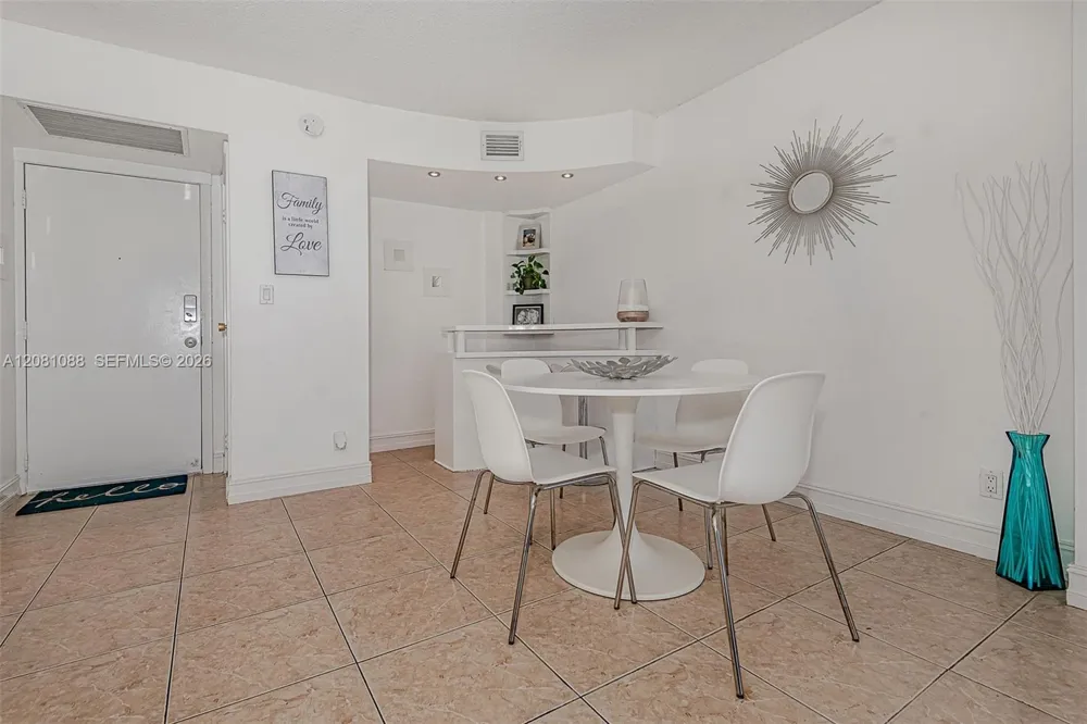 3475 Country Club Dr #807 Aventura, FL 33180