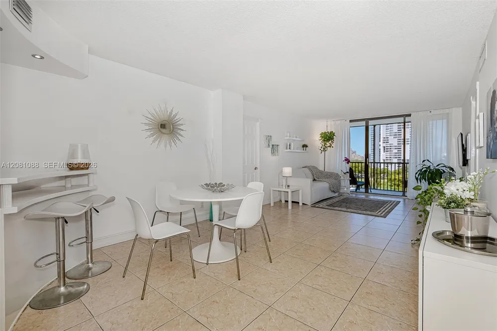 3475 Country Club Dr #807 Aventura, FL 33180