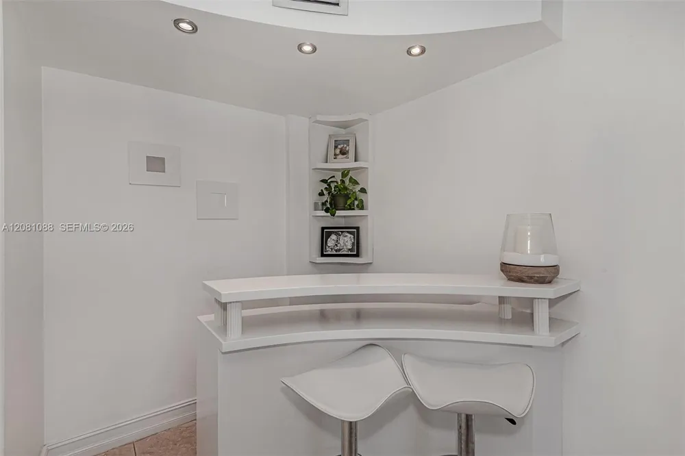 3475 Country Club Dr #807 Aventura, FL 33180