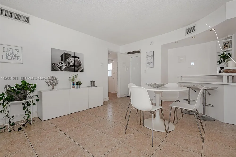 3475 Country Club Dr #807 Aventura, FL 33180