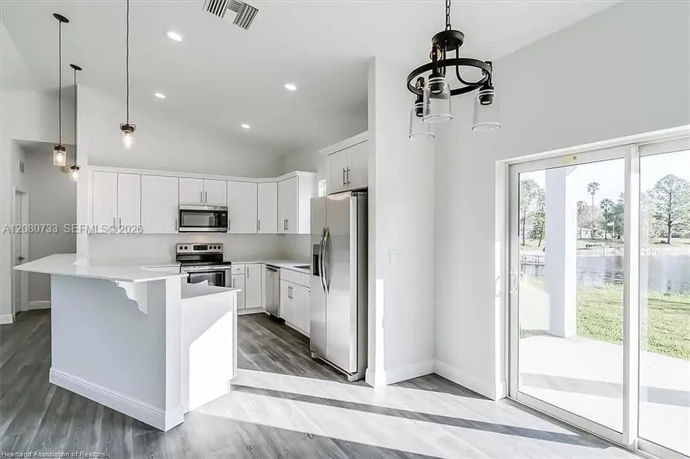 812 Lake Betty Dr Lake Placid, FL 33852