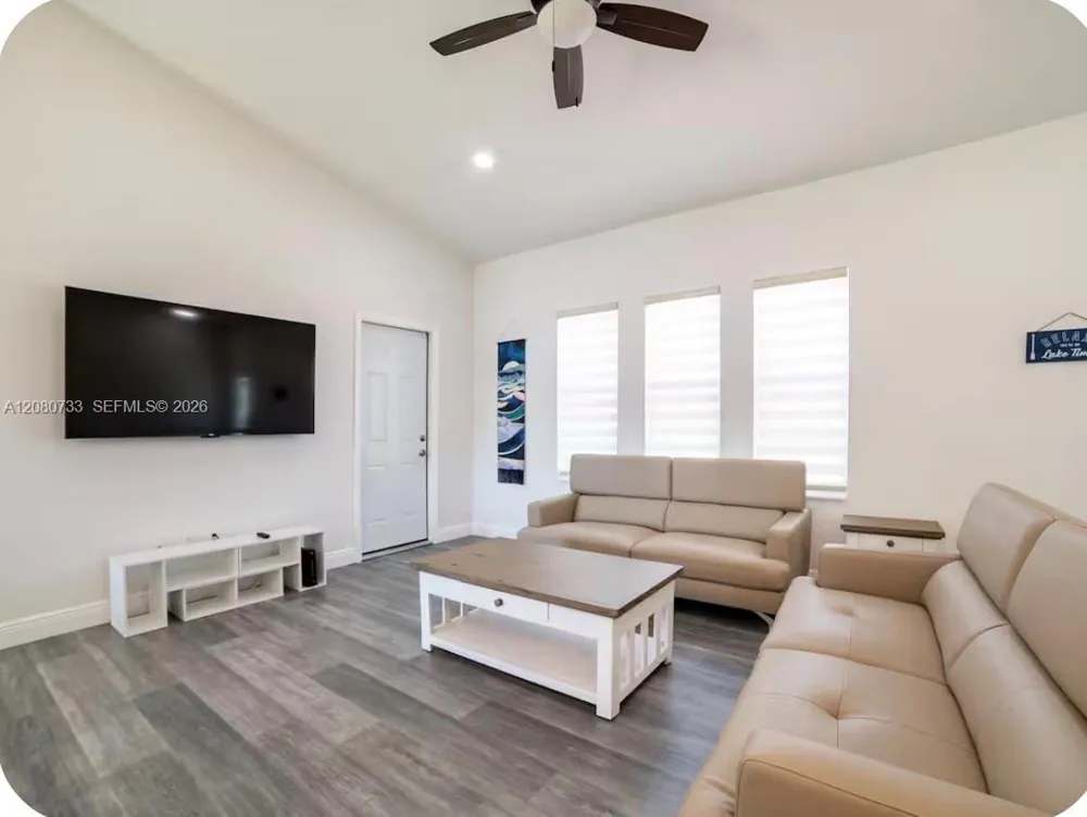 812 Lake Betty Dr Lake Placid, FL 33852