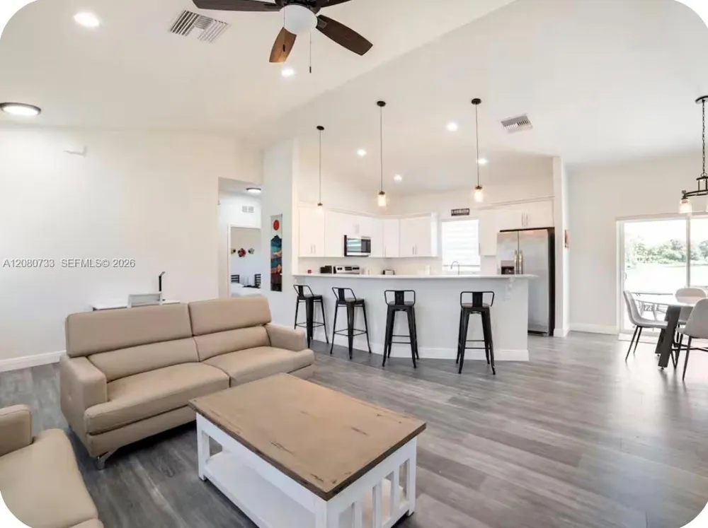 812 Lake Betty Dr Lake Placid, FL 33852