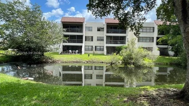 100 Lakeview Dr #103 Weston, FL 33326