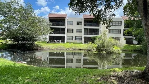 100 Lakeview Dr #103