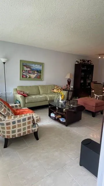 100 Lakeview Dr #103 Weston, FL 33326