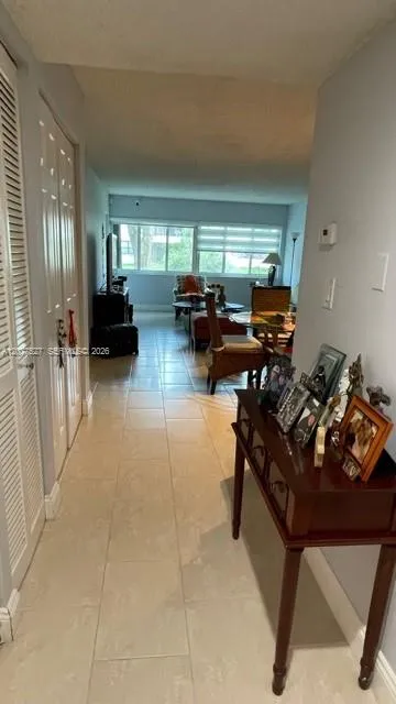 100 Lakeview Dr #103 Weston, FL 33326