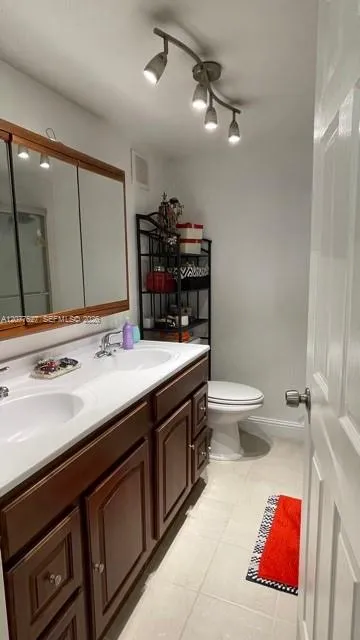 100 Lakeview Dr #103 Weston, FL 33326