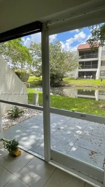 100 Lakeview Dr #103 Weston, FL 33326