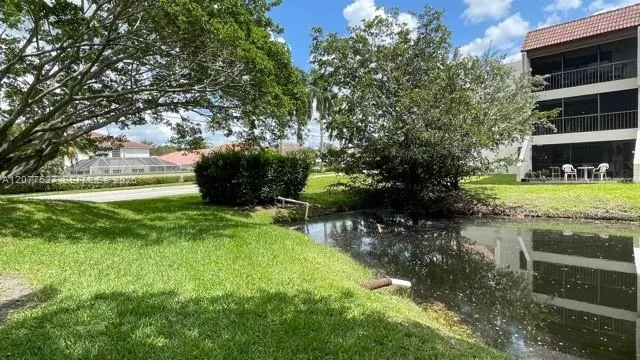 100 Lakeview Dr #103 Weston, FL 33326