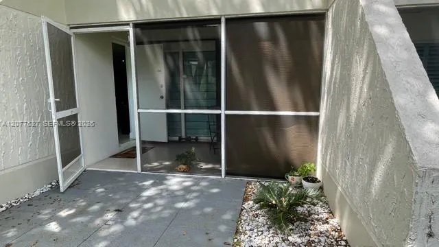 100 Lakeview Dr #103 Weston, FL 33326