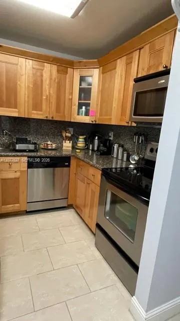 100 Lakeview Dr #103 Weston, FL 33326