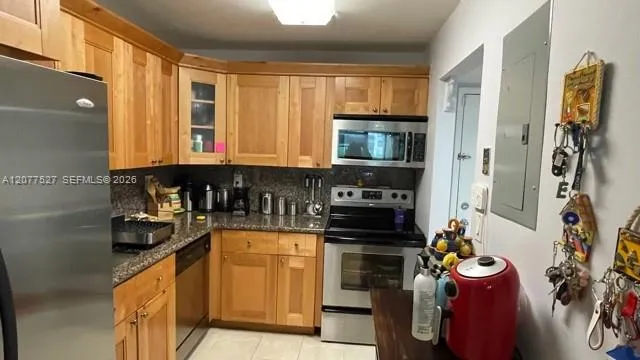 100 Lakeview Dr #103 Weston, FL 33326