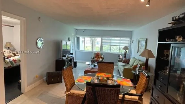 100 Lakeview Dr #103 Weston, FL 33326