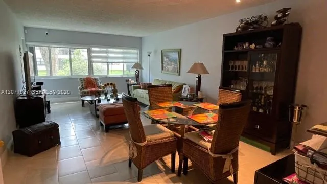 100 Lakeview Dr #103 Weston, FL 33326