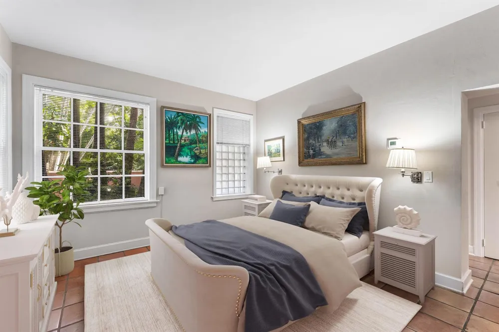 215 PHIPPS Plaza #2 Palm Beach, FL 33480
