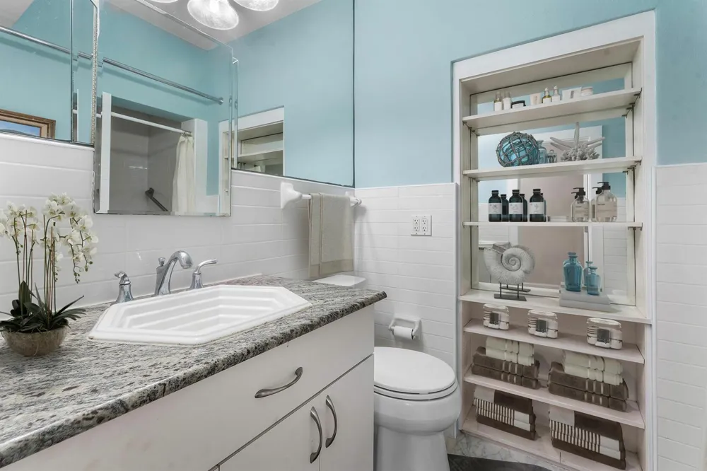 215 PHIPPS Plaza #2 Palm Beach, FL 33480