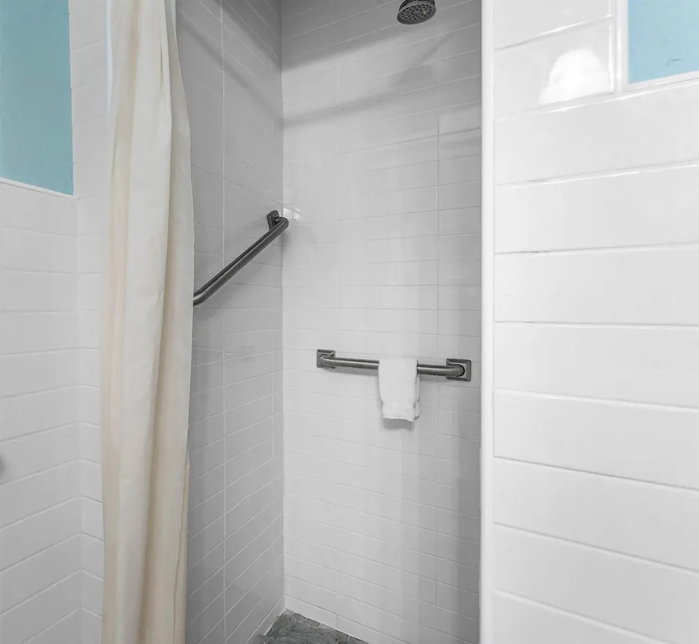 215 PHIPPS Plaza #2 Palm Beach, FL 33480