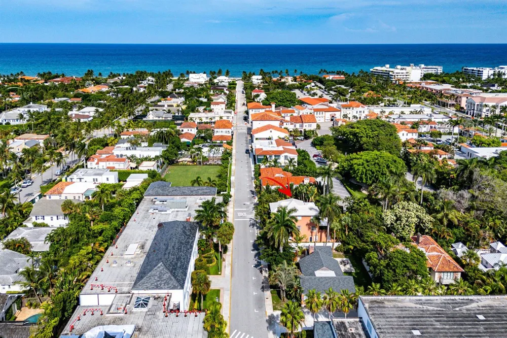 215 PHIPPS Plaza #2 Palm Beach, FL 33480