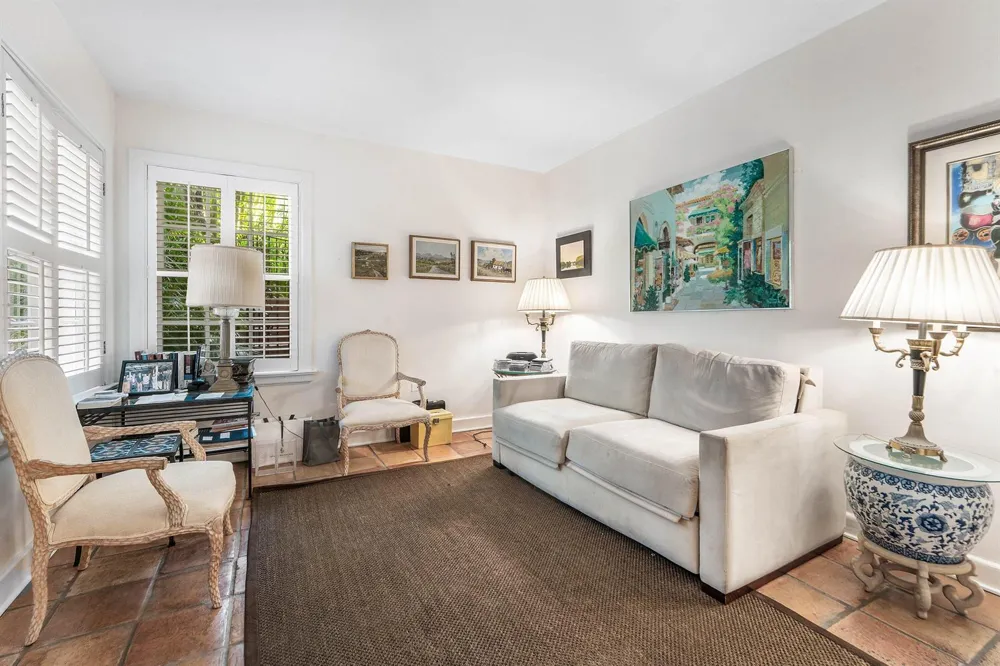 215 PHIPPS Plaza #2 Palm Beach, FL 33480