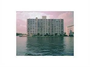 2900 NE 30th Street NE #E6