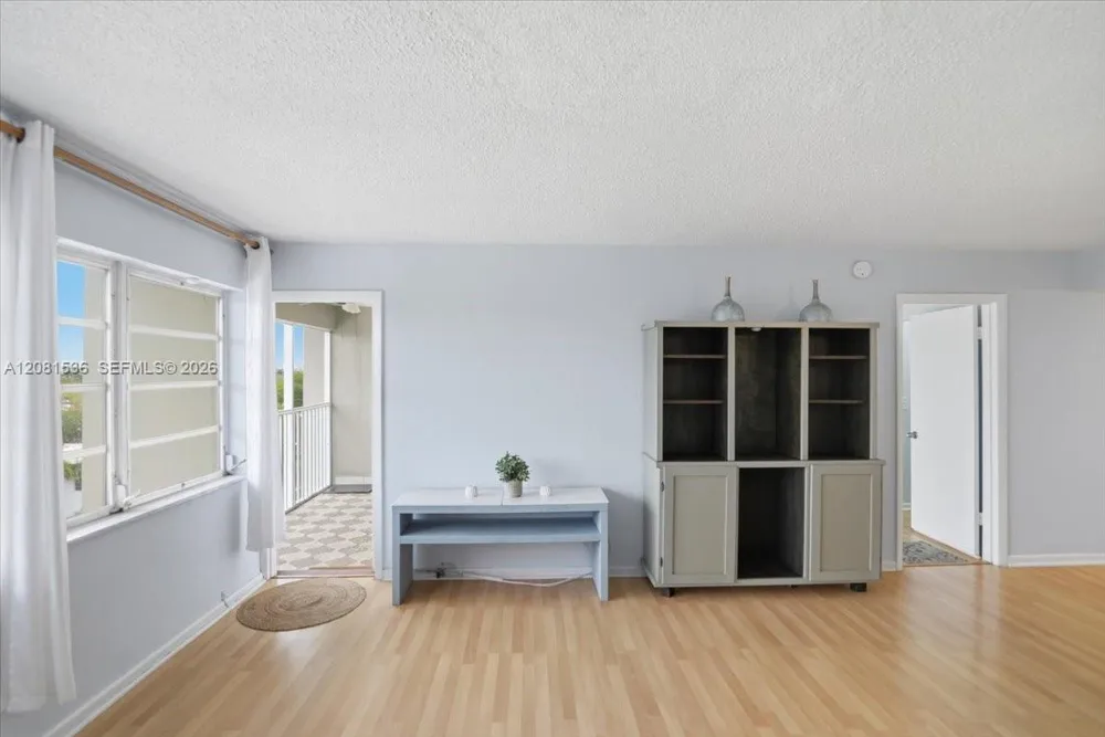 330 SE 2nd St #501G Hallandale Beach, FL 33009