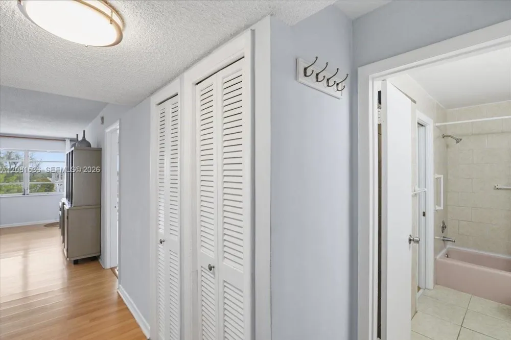 330 SE 2nd St #501G Hallandale Beach, FL 33009