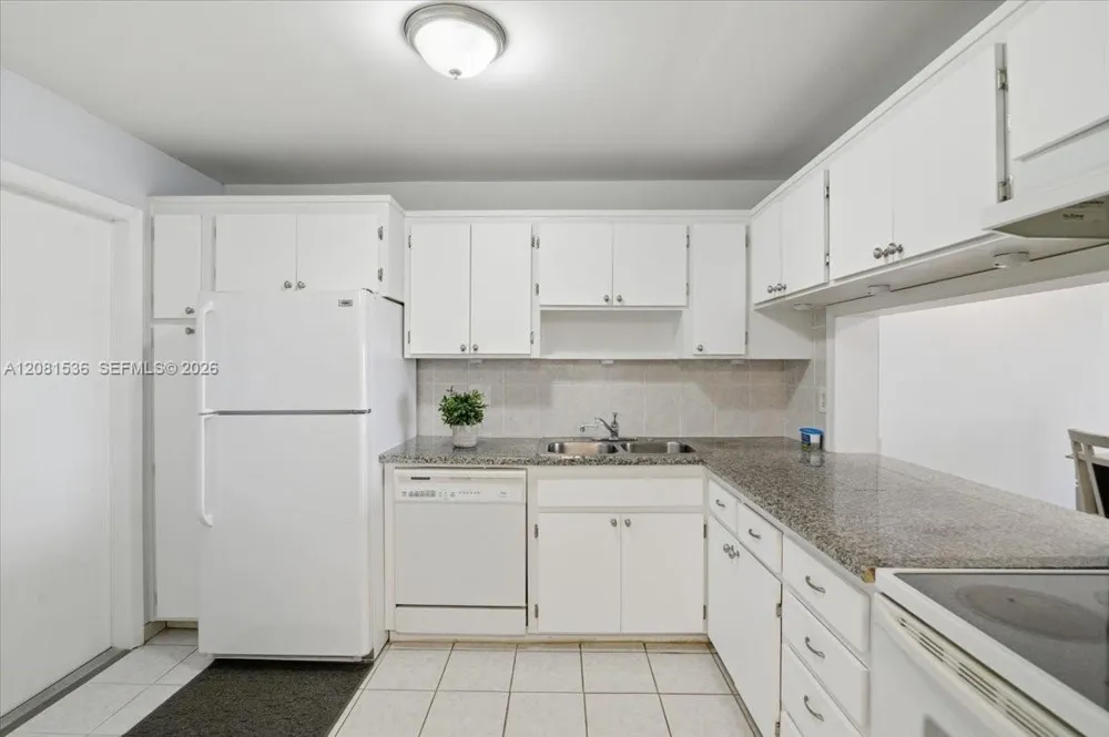 330 SE 2nd St #501G Hallandale Beach, FL 33009