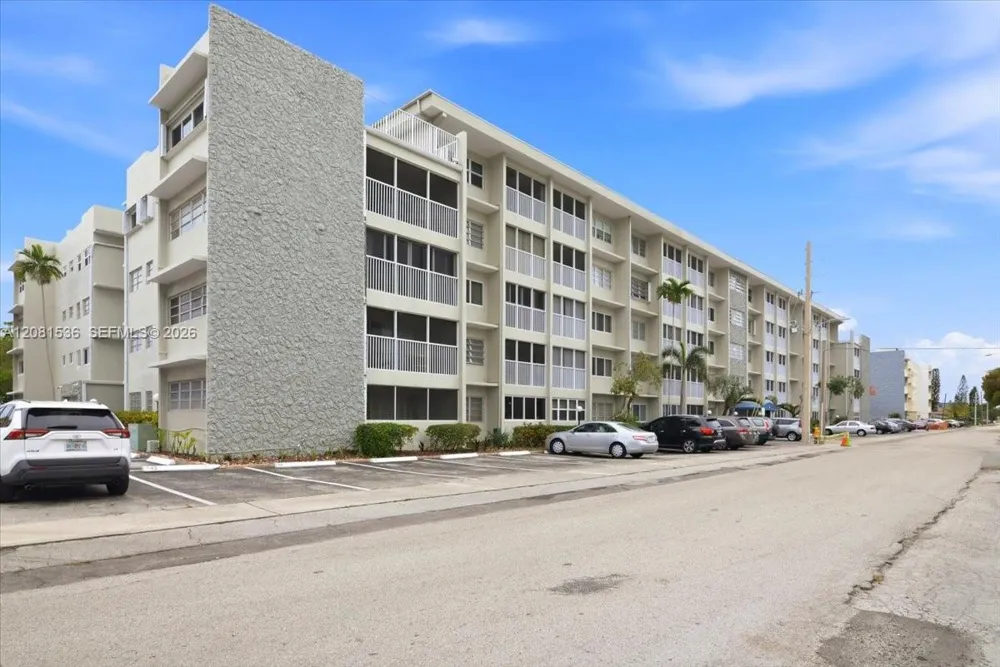 330 SE 2nd St #501G Hallandale Beach, FL 33009