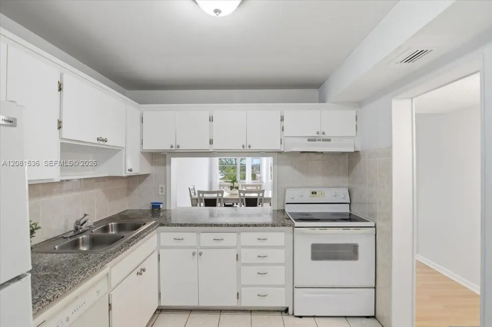330 SE 2nd St #501G Hallandale Beach, FL 33009