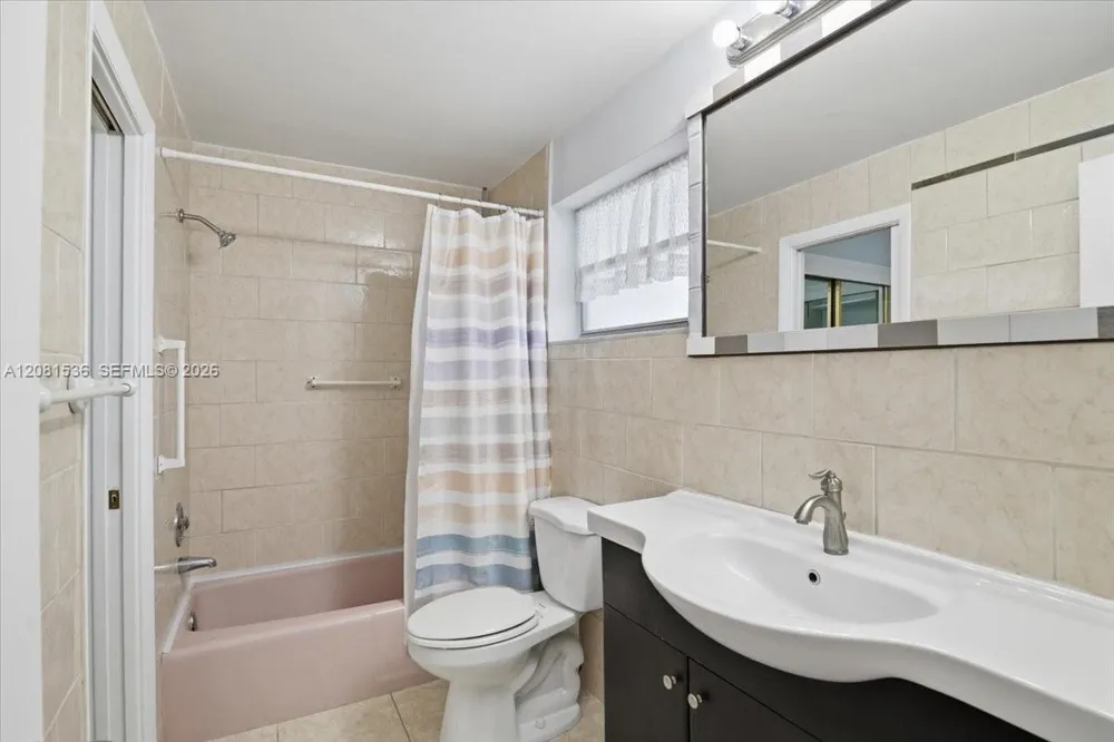 330 SE 2nd St #501G Hallandale Beach, FL 33009