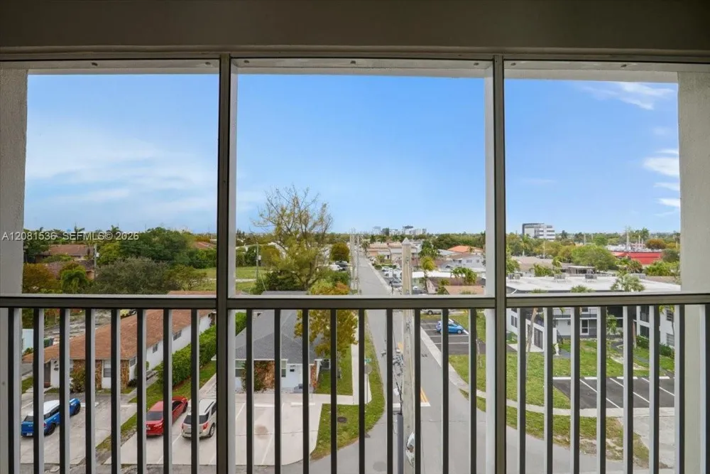 330 SE 2nd St #501G Hallandale Beach, FL 33009