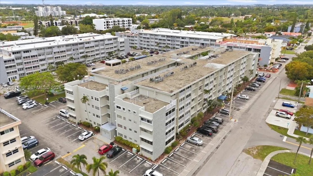 330 SE 2nd St #501G Hallandale Beach, FL 33009