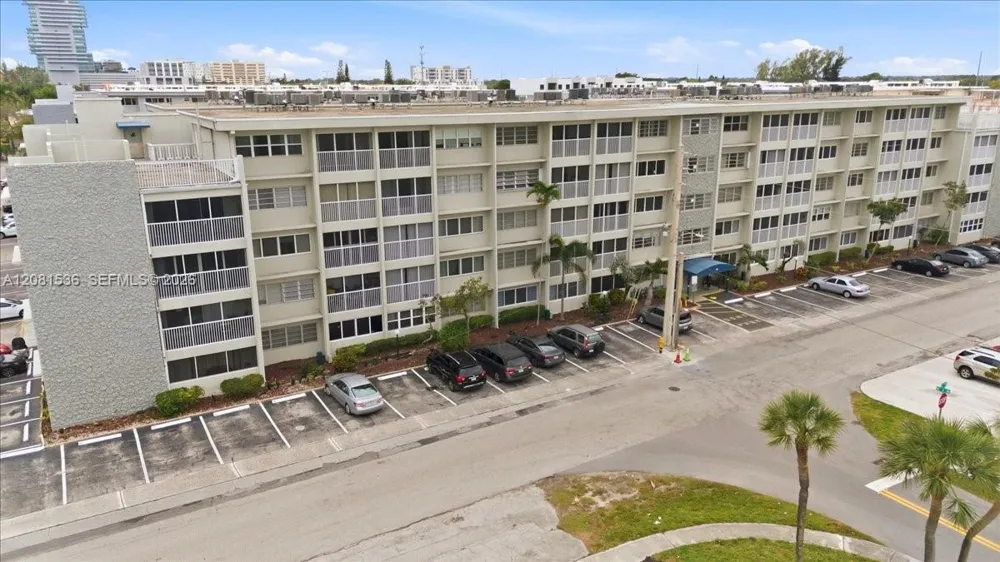 330 SE 2nd St #501G Hallandale Beach, FL 33009