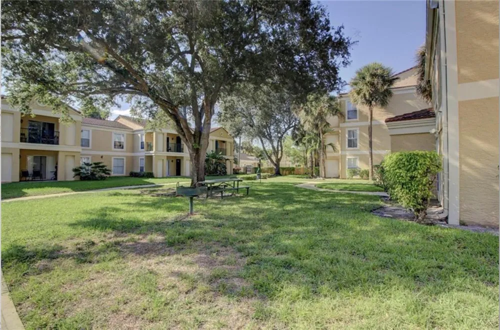 833 RIVERSIDE DRIVE #824 Coral Springs, FL 33071