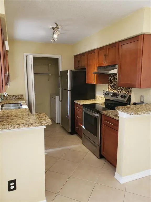 833 RIVERSIDE DRIVE #824 Coral Springs, FL 33071