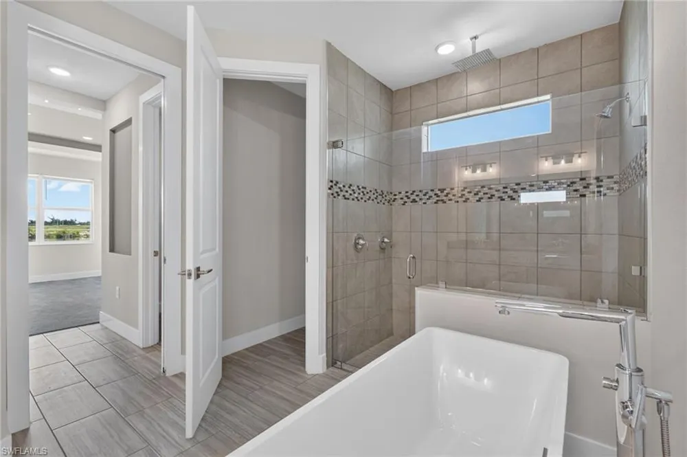 913 NW 33rd Place Cape Coral, FL 33993