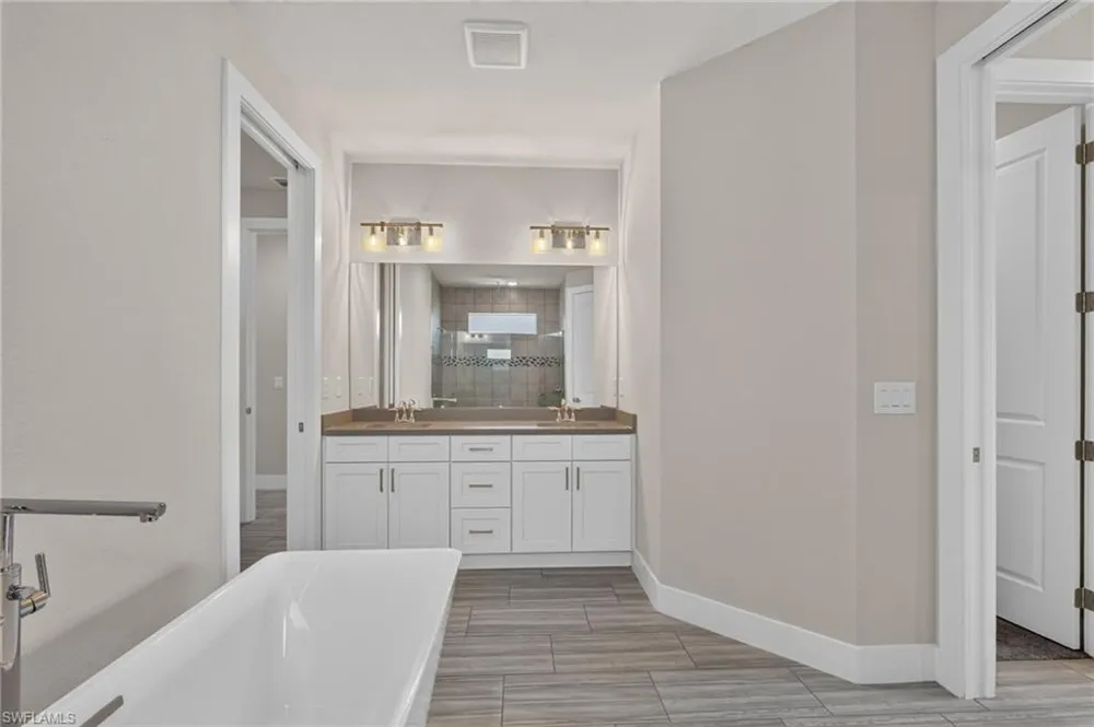 913 NW 33rd Place Cape Coral, FL 33993