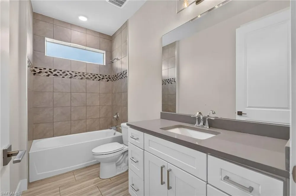 913 NW 33rd Place Cape Coral, FL 33993