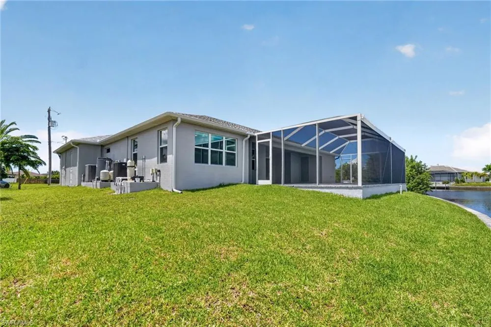 913 NW 33rd Place Cape Coral, FL 33993