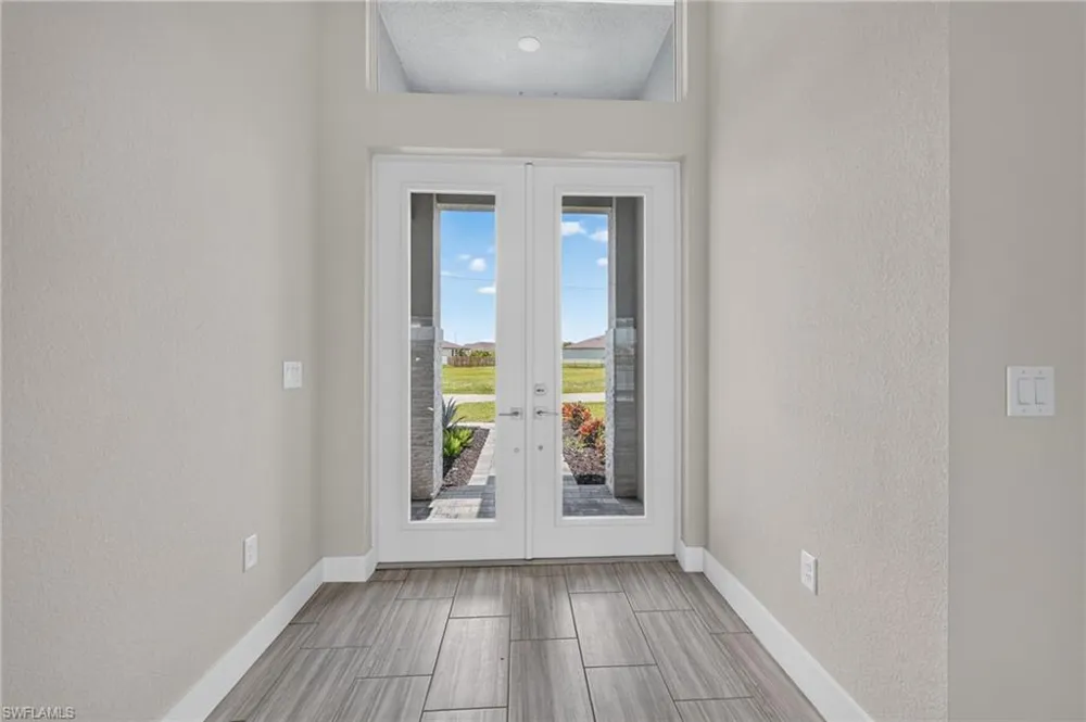 913 NW 33rd Place Cape Coral, FL 33993