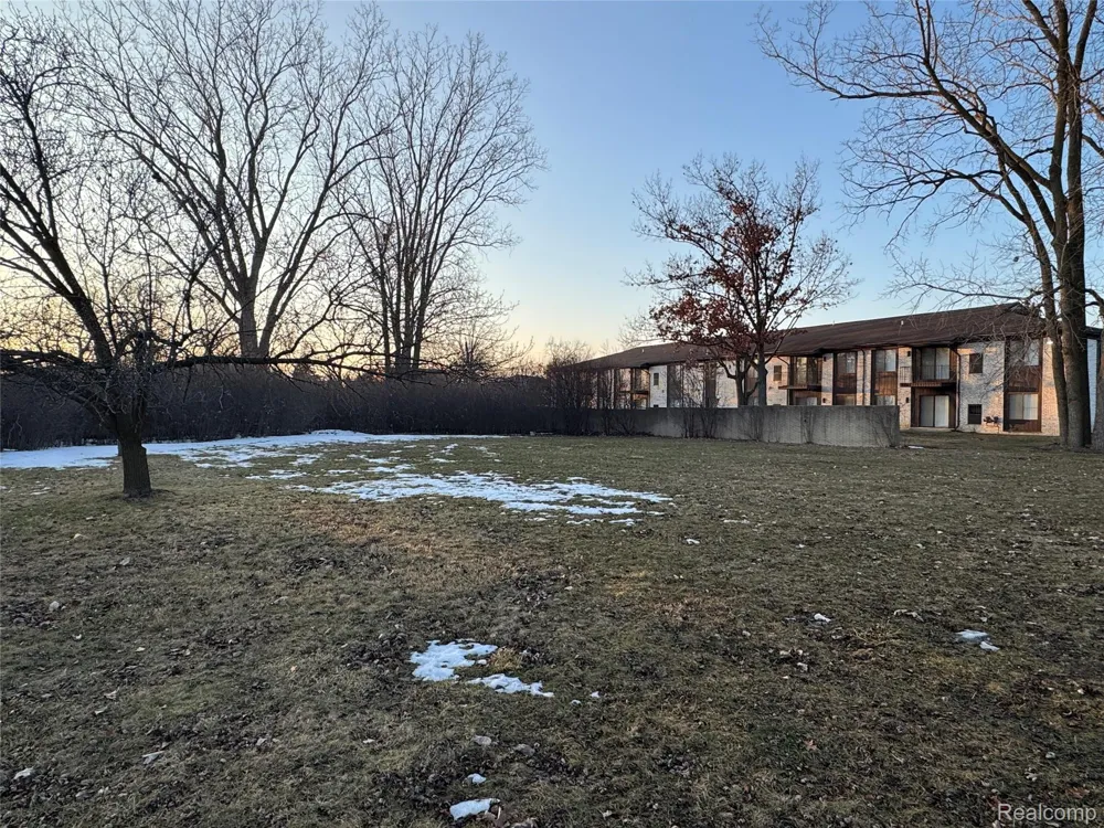 28819 Lahser Road Southfield City, MI 48034