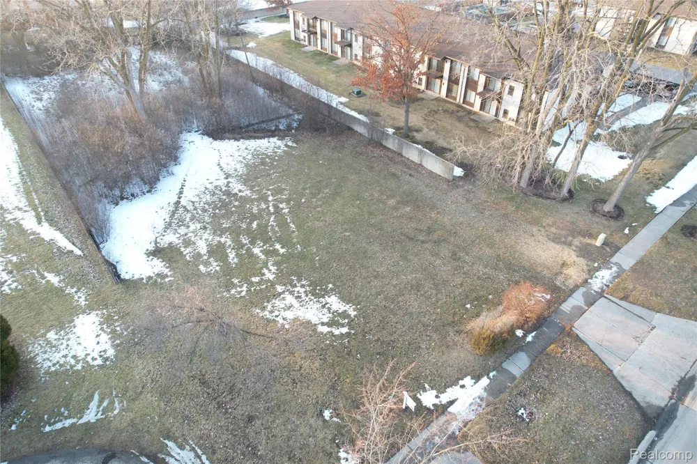 28819 Lahser Road Southfield City, MI 48034