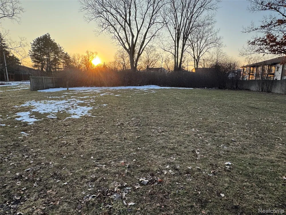 28819 Lahser Road Southfield City, MI 48034